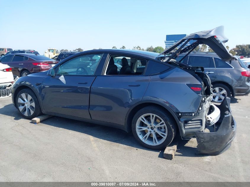 2022 Tesla Model Y Long Range Dual Motor All-Wheel Drive VIN: 7SAYGAEE6NF489671 Lot: 39810087