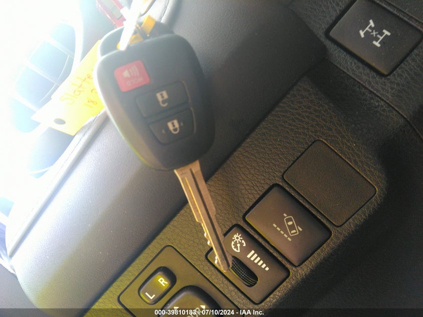 2018 TOYOTA RAV4 LE - JTMBFREV4JJ236419