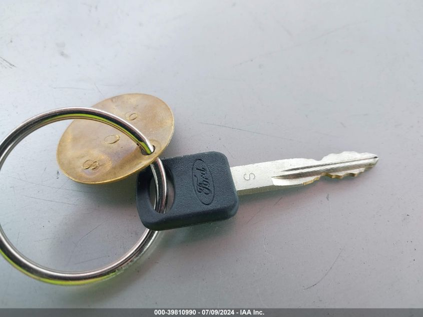 2001 Ford Econoline E350 Super Duty Van VIN: 1FDSS34F61HB25859 Lot: 39810990