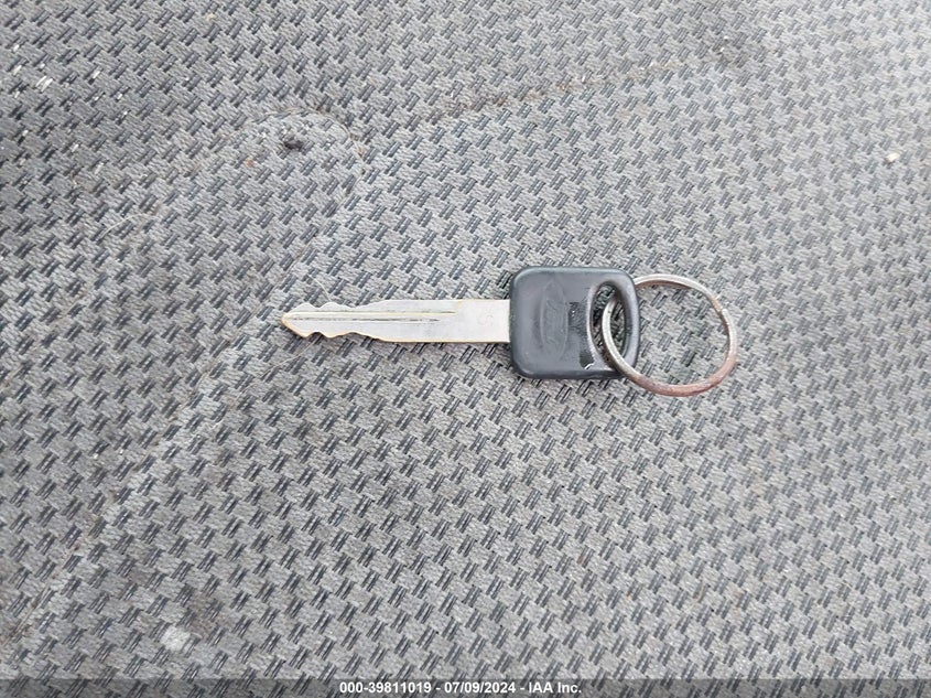 2004 Ford F-250 Xl/Xlt VIN: 1FTNF20P44EB68262 Lot: 39811019