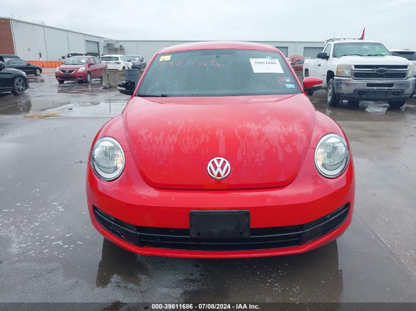 2014 Volkswagen Beetle 2.5L VIN: 3VWJP7AT3EM608811 Lot: 39811686
