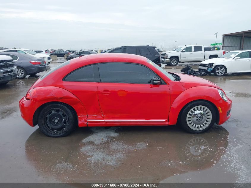 2014 Volkswagen Beetle 2.5L VIN: 3VWJP7AT3EM608811 Lot: 39811686
