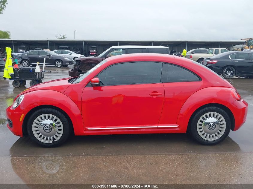 2014 Volkswagen Beetle 2.5L VIN: 3VWJP7AT3EM608811 Lot: 39811686