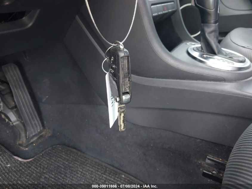 2014 Volkswagen Beetle 2.5L VIN: 3VWJP7AT3EM608811 Lot: 39811686