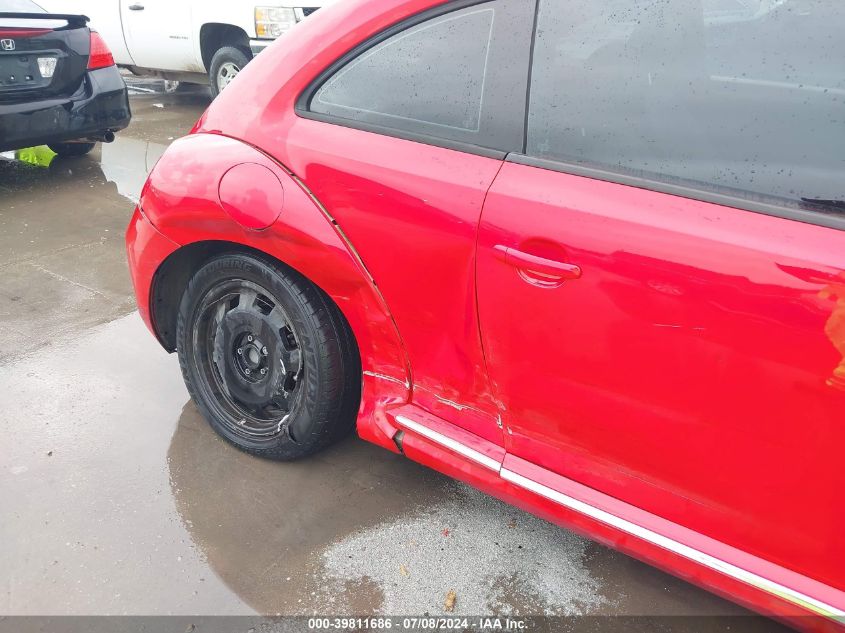 2014 Volkswagen Beetle 2.5L VIN: 3VWJP7AT3EM608811 Lot: 39811686