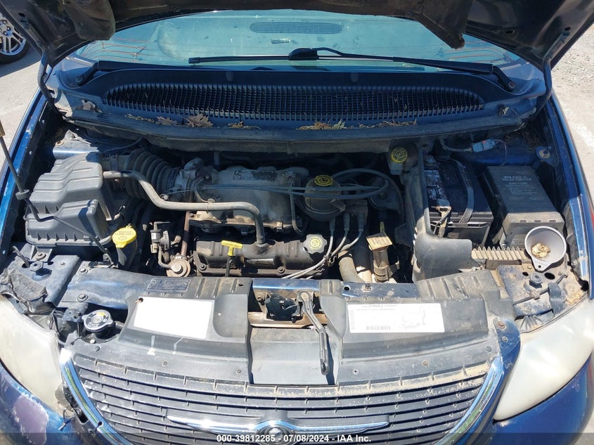 2001 Chrysler Town & Country Limited VIN: 2C8GP64L21R146018 Lot: 39812285