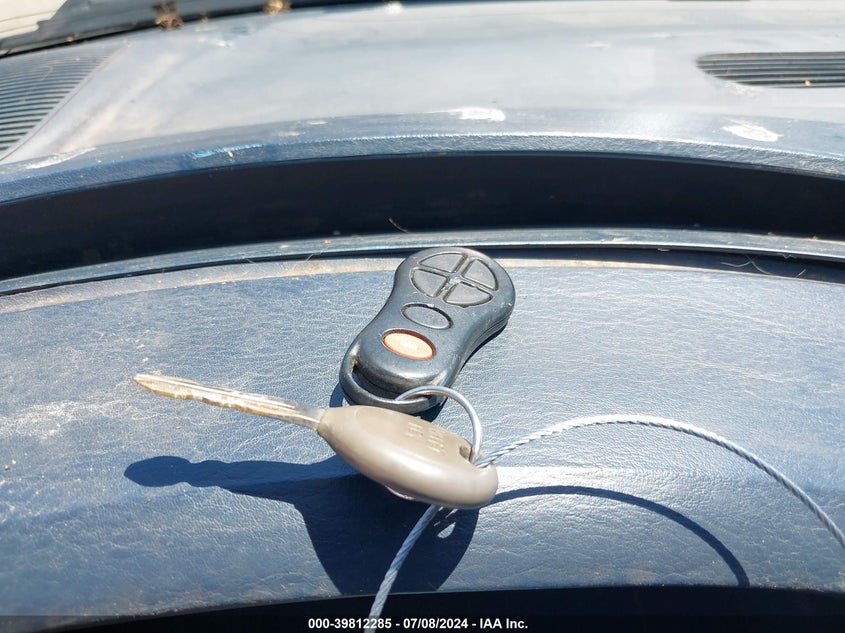 2001 Chrysler Town & Country Limited VIN: 2C8GP64L21R146018 Lot: 39812285