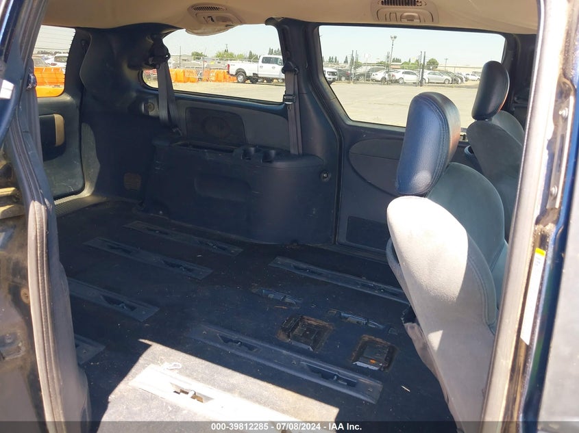 2001 Chrysler Town & Country Limited VIN: 2C8GP64L21R146018 Lot: 39812285