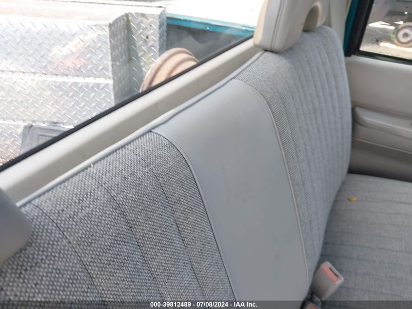 1994 Chevrolet Gmt-400 C1500 VIN: 1GCEC14K0RE227588 Lot: 39812489