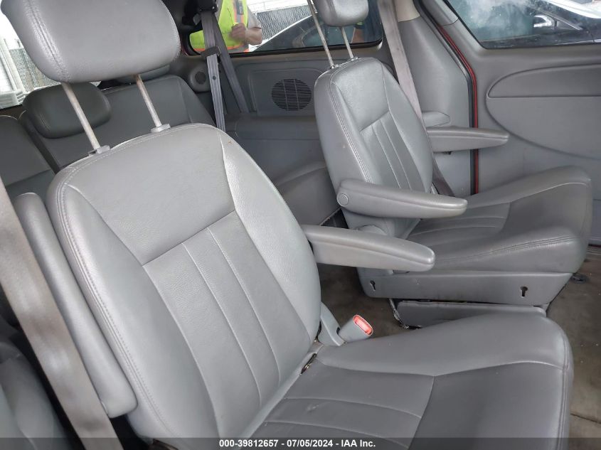 2005 Chrysler Town & Country Touring VIN: 2C4GP54L05R202328 Lot: 39812657