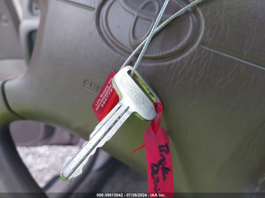 2000 Toyota Camry Le VIN: 4T1BG22K4YU003451 Lot: 39813842