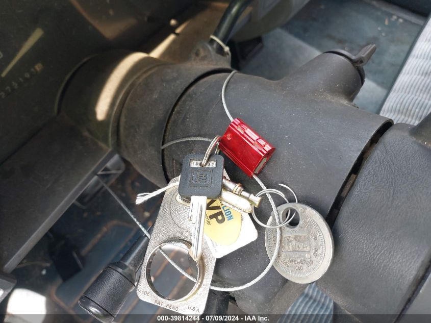 1988 Chevrolet Gmt-400 K2500 VIN: 1GCFK24K0JZ161425 Lot: 39814244