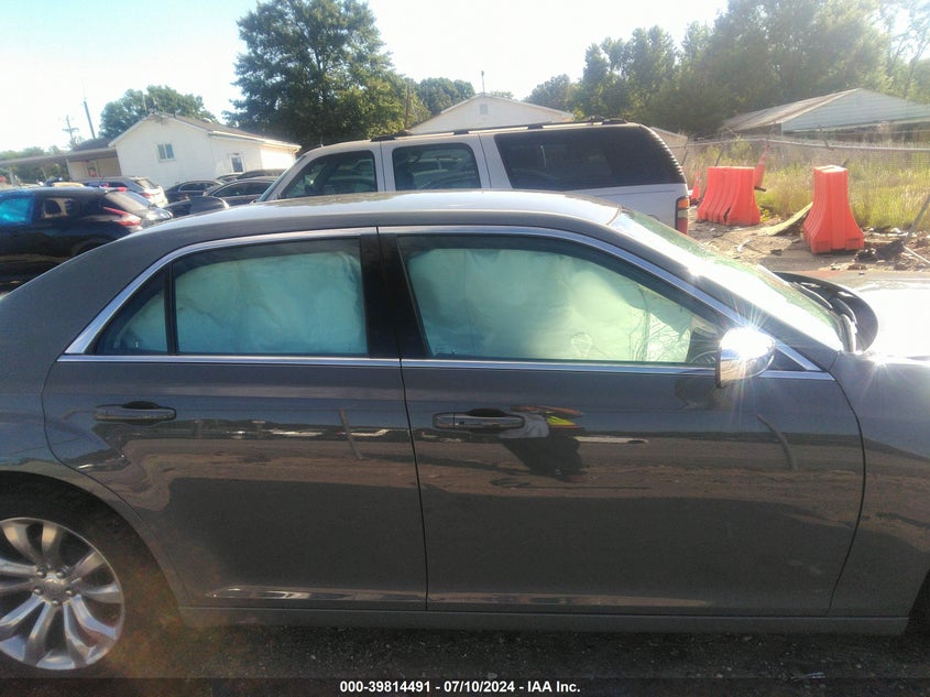 2019 Chrysler 300 Touring VIN: 2C3CCAAG4KH590194 Lot: 39814491