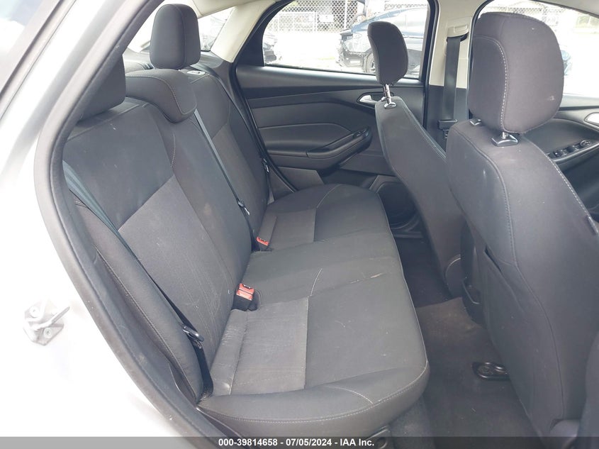 2018 Ford Focus Se VIN: 1FADP3FE3JL246399 Lot: 39814658