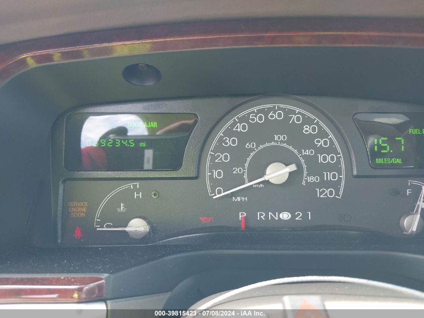 2004 Lincoln Town Car Ultimate VIN: 1LNHM83W14Y679821 Lot: 39815423