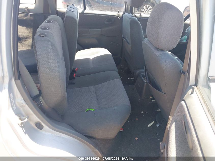 2000 Chevrolet Tracker Hard Top VIN: 2CNBJ13C3Y6930071 Lot: 39816029