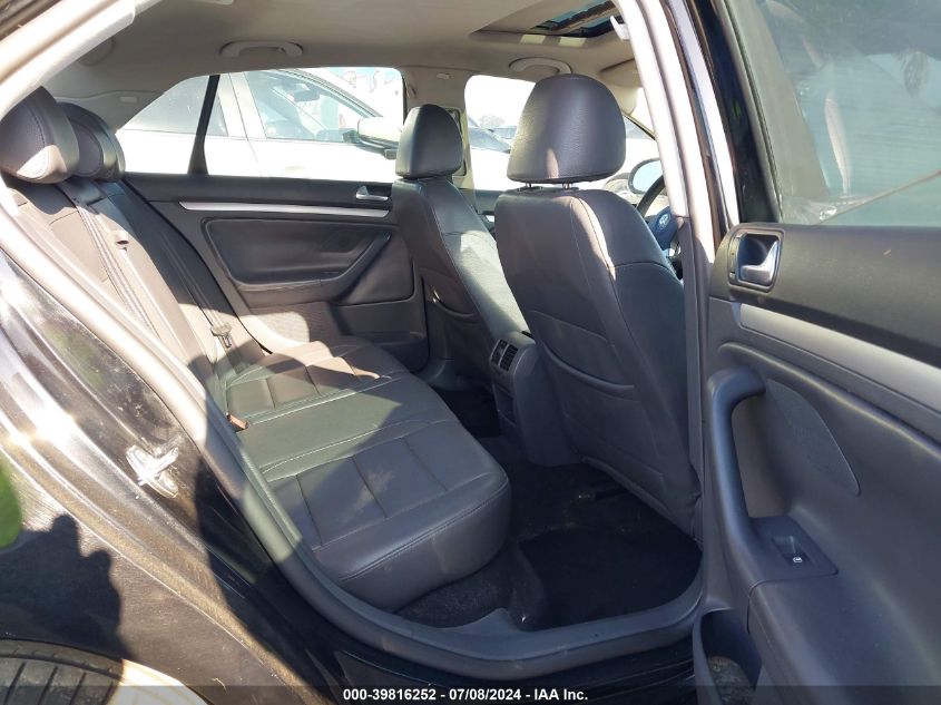 2008 Volkswagen Jetta Se/Sel VIN: 3VWRM71K98M010570 Lot: 39816252