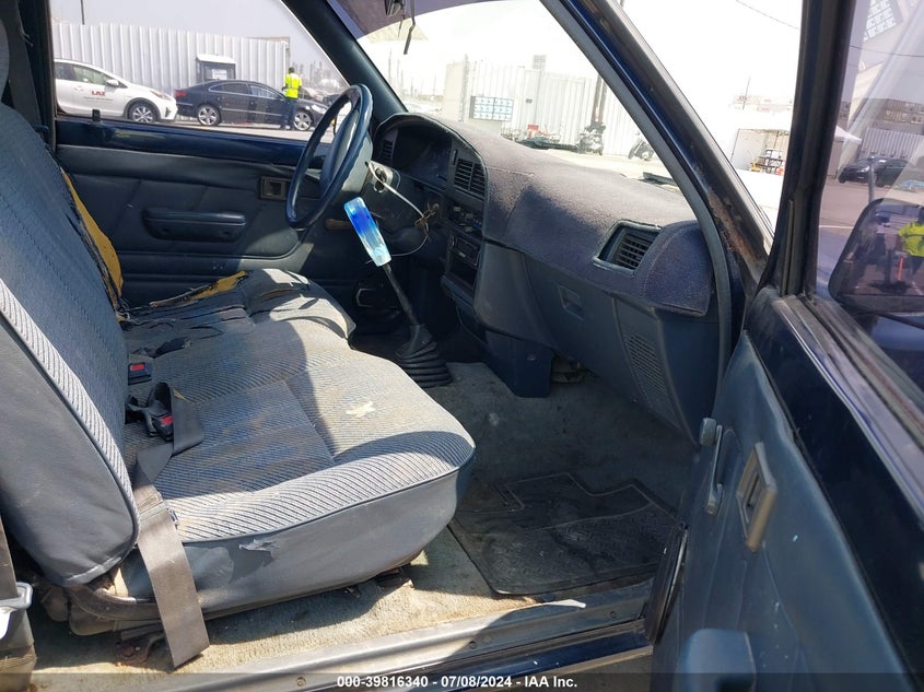 1995 Toyota Pickup 1/2 Ton Short Whlbase Stb VIN: 4TARN81A4SZ325324 Lot: 39816340