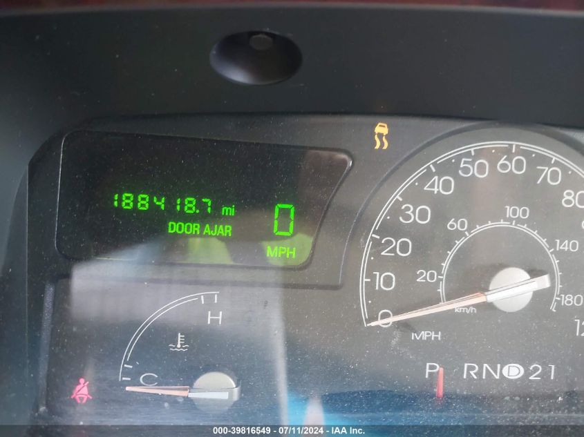 2005 Lincoln Town Car Signature VIN: 1LNHM81WX5Y669812 Lot: 39816549