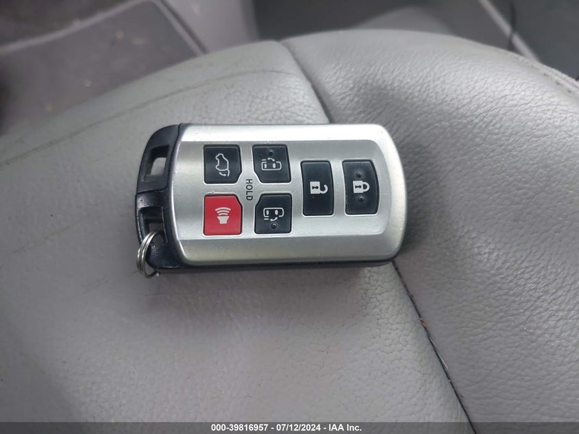 2016 Toyota Sienna Xle 8 Passenger VIN: 5TDYK3DC1GS750792 Lot: 39816957