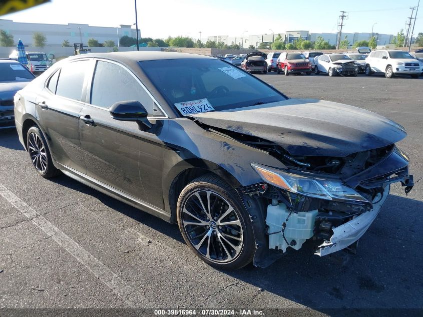 4T1B11HK2JU107106 2018 TOYOTA CAMRY - Image 1