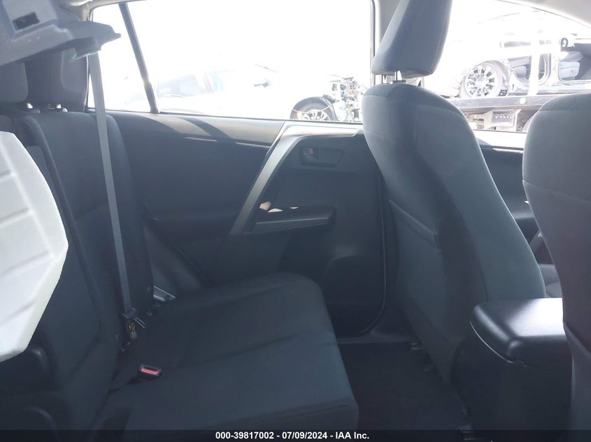 2018 TOYOTA RAV4 LE - JTMZFREV1JJ748041