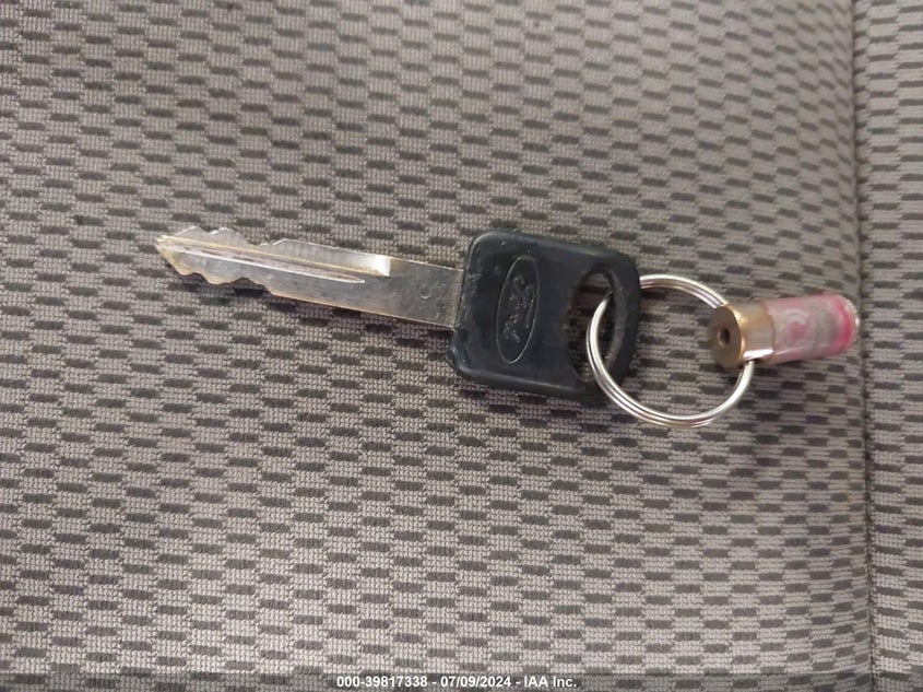 2005 Ford F-250 Xl/Xlt VIN: 1FTNF21505EB97563 Lot: 39817338