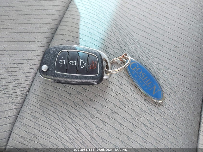 2017 Hyundai Santa Fe Sport 2.4L VIN: 5NMZUDLB7HH038854 Lot: 39817561