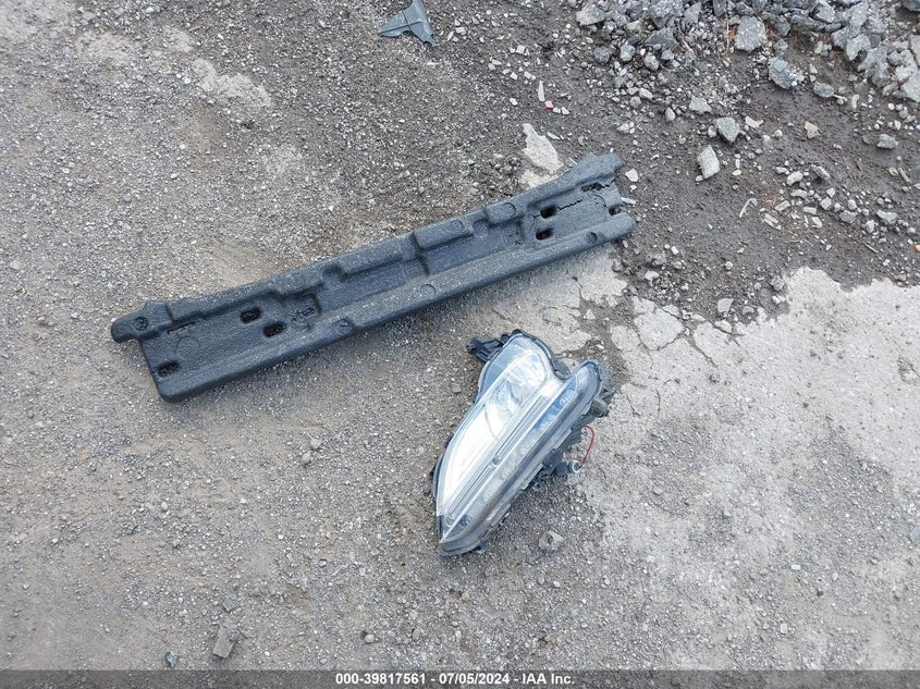 2017 Hyundai Santa Fe Sport 2.4L VIN: 5NMZUDLB7HH038854 Lot: 39817561