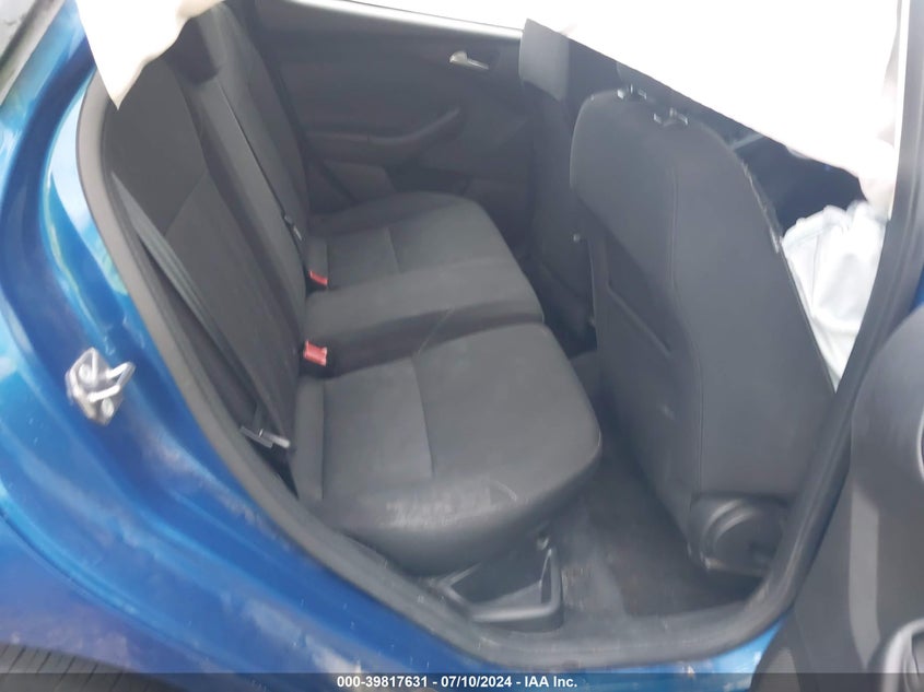 VIN 1FADP3K27JL315980 2018 FORD FOCUS SE