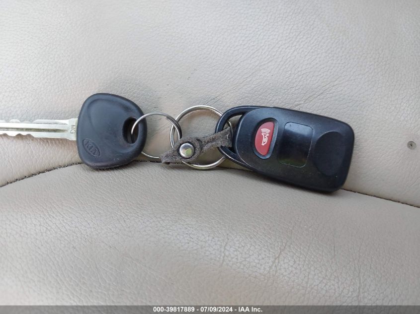 2007 Kia Optima Lx VIN: KNAGE123675118173 Lot: 39817889