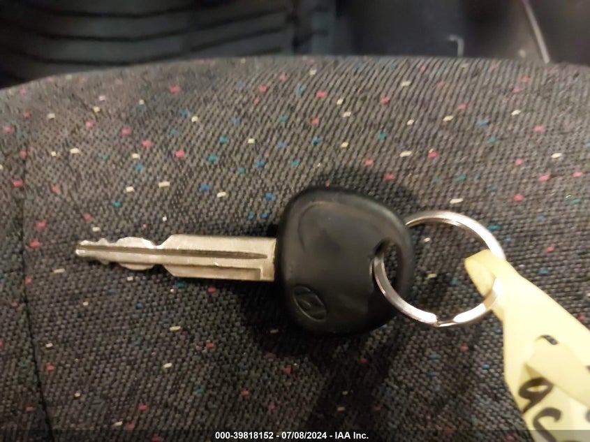 2002 Hyundai Accent Gl VIN: KMHCG45C32U300979 Lot: 39818152