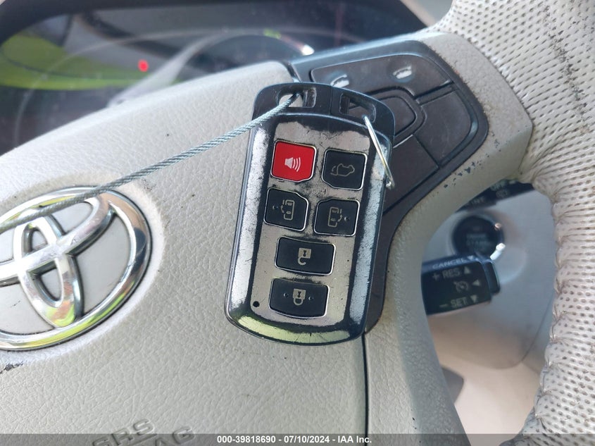 2012 Toyota Sienna Xle V6 8 Passenger VIN: 5TDYK3DCXCS268851 Lot: 39818690