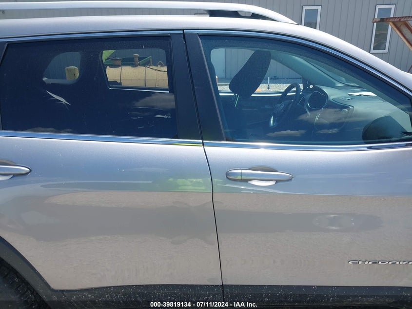 VIN 1C4PJMCX7KD107330 2019 JEEP CHEROKEE LATITUDE 4X4