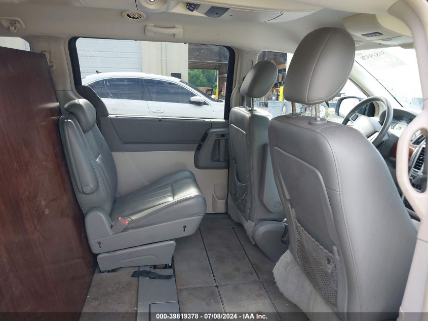 2009 Chrysler Town & Country Touring VIN: 2A8HR541X9R508724 Lot: 39819378