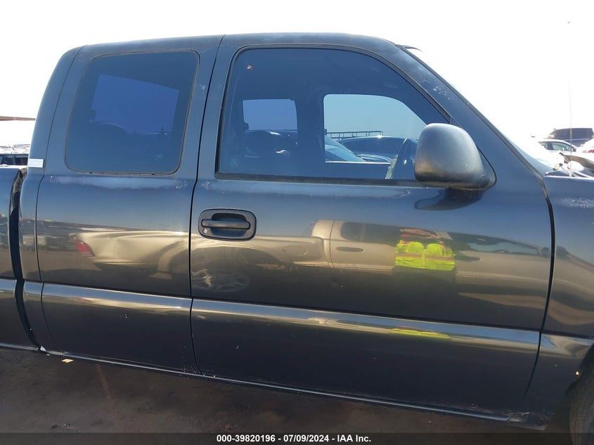 2004 Chevrolet Silverado C1500 VIN: 2GCEC19T841193671 Lot: 39820196