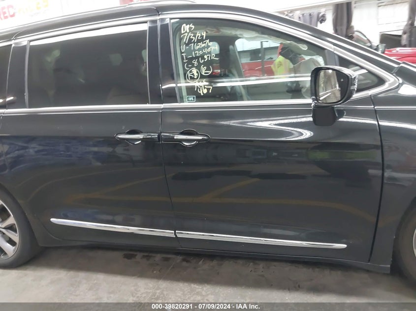 VIN 2C4RC1GG6HR762676 2017 CHRYSLER PACIFICA LIMITED