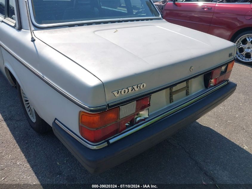 1984 Volvo 244 Dl/Gl VIN: YV1AX8843E1042017 Lot: 39820324