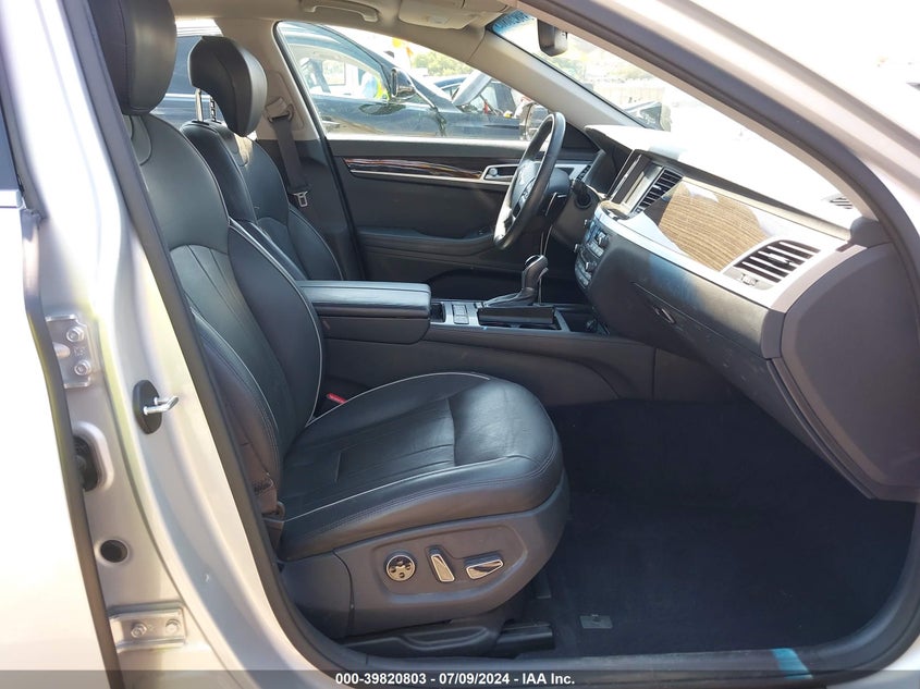 2015 Hyundai Genesis 3.8 VIN: KMHGN4JE0FU046796 Lot: 39820803