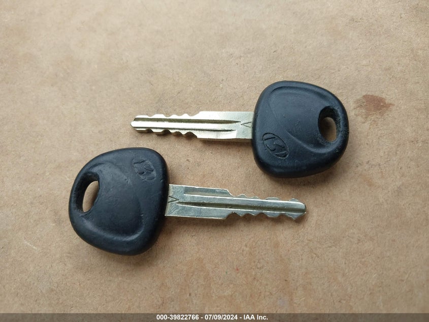 2008 Hyundai Accent Gs VIN: KMHCM36C78U092308 Lot: 39822766