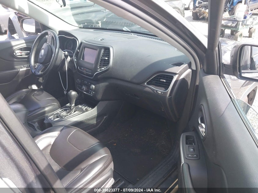 VIN 1C4PJLLX1KD331767 2019 JEEP CHEROKEE LATITUDE PLUS
