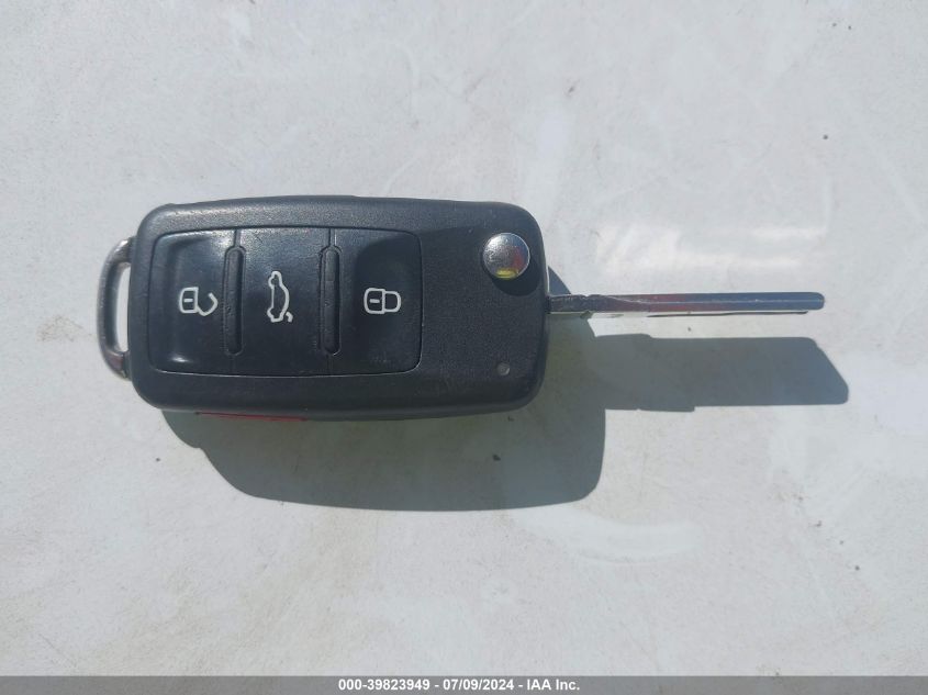 2013 Volkswagen Golf VIN: WVWDM7AJ2DW126515 Lot: 39823949