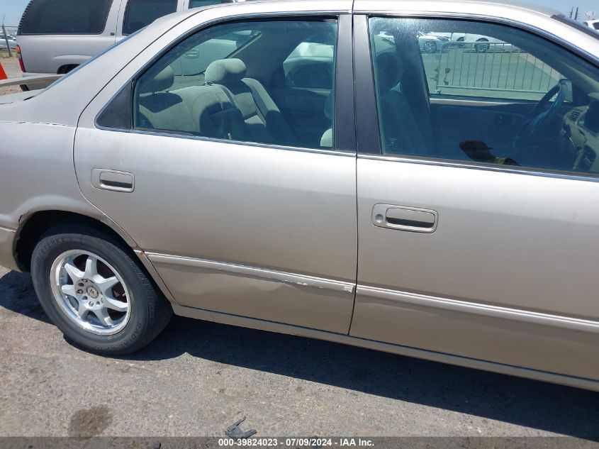 1999 Toyota Camry Le VIN: 4T1BG22K3XU438962 Lot: 39824023