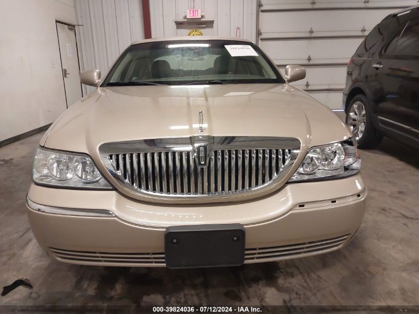 2005 Lincoln Town Car Signature Limited VIN: 1LNHM82W75Y672391 Lot: 39824036