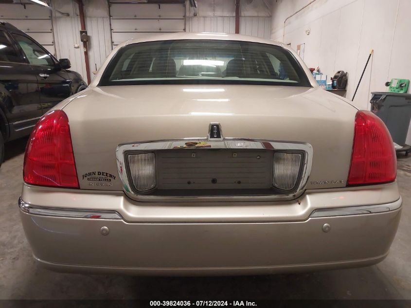 2005 Lincoln Town Car Signature Limited VIN: 1LNHM82W75Y672391 Lot: 39824036