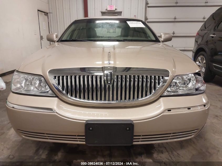 2005 Lincoln Town Car Signature Limited VIN: 1LNHM82W75Y672391 Lot: 39824036