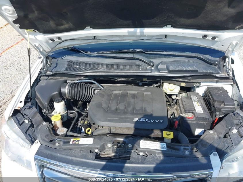 2015 Chrysler Town & Country Lx VIN: 2C4RC1AG5FR677592 Lot: 39824075