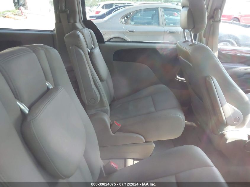 2015 Chrysler Town & Country Lx VIN: 2C4RC1AG5FR677592 Lot: 39824075