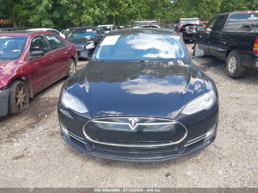 2015 Tesla Model S 70D/85D/P85D VIN: 5YJSA1E25FF106136 Lot: 39824494