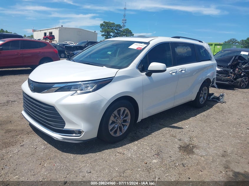 VIN 5TDYRKEC7PS164635 2023 TOYOTA SIENNA XLE